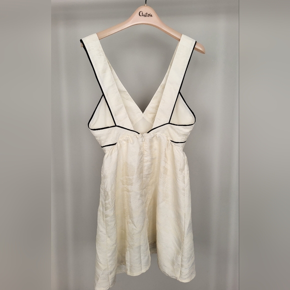 New with tags H&M size 4 dress - Picture 2 of 3